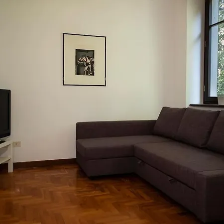 Spacious In Strategic Location - Apartment